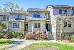 Pre-foreclosure in  River Breeze Dr Charleston, SC 29407