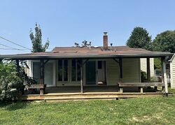 Pre-foreclosure in  Valley View Cir Norristown, PA 19401