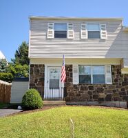 Pre-foreclosure in  Holly Dr Pottstown, PA 19464