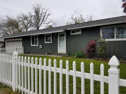 Pre-foreclosure in  Gladstone Ave White City, OR 97503
