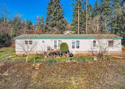 Pre-foreclosure in  Ne Logger Ln Dundee, OR 97115