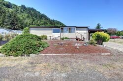 Pre-foreclosure in  Acacia Ave Garibaldi, OR 97118