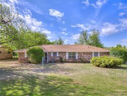 Pre-foreclosure in  E Clyde Ave Oklahoma City, OK 73121