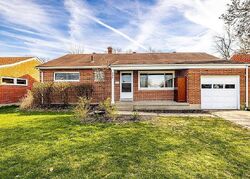 Pre-foreclosure in  Fairhaven Dr Hamilton, OH 45013