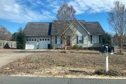 Pre-foreclosure in  Northview Dr Sanford, NC 27332