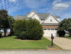 Pre-foreclosure in  Oakridge Dr Raeford, NC 28376
