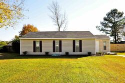 Pre-foreclosure in  Jennifer Dr Jacksonville, NC 28546