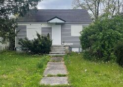 Pre-foreclosure in  Mount Pl West Babylon, NY 11704