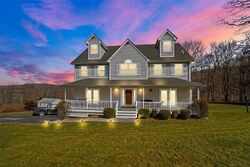 Pre-foreclosure in  Mount Ridge Ct Monroe, NY 10950