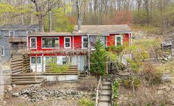 Pre-foreclosure in  Lake Claire Dr Middletown, NY 10940