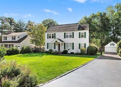 Pre-foreclosure in  The Promenade Glen Head, NY 11545