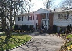  Ash Dr, Roslyn NY