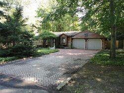 Pre-foreclosure in  Forsythia Ct Orchard Park, NY 14127