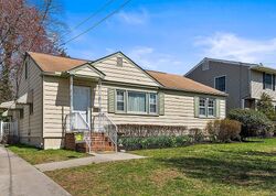 Pre-foreclosure in  Queen St Woodbury, NJ 08096