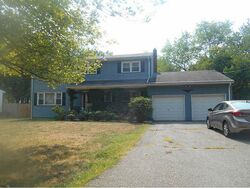 Pre-foreclosure in  Willow Way Parsippany, NJ 07054