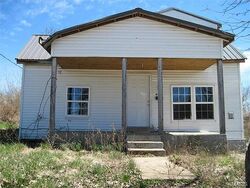 Pre-foreclosure Listing in Villar St FREDERICKTOWN, MO 63645
