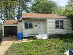 Pre-foreclosure in  Charbonier Rd Florissant, MO 63031