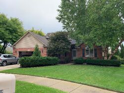 Pre-foreclosure in  Briar Rose Ct Macomb, MI 48044