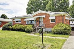 Pre-foreclosure in  Susanna Dr Louisville, KY 40213
