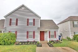 Pre-foreclosure in  Westport Ridge Way Louisville, KY 40245