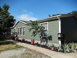 Pre-foreclosure in  S CYPRESS ST Ottawa, KS 66067