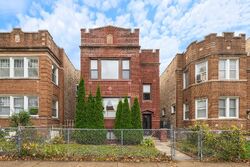 Pre-foreclosure in  N Oakley Ave Chicago, IL 60659