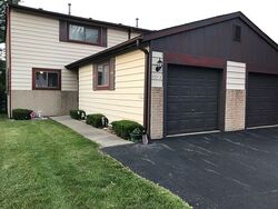Pre-foreclosure in  Cedarwood Dr Crest Hill, IL 60403