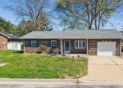 Pre-foreclosure in  W Parkview Dr Millstadt, IL 62260