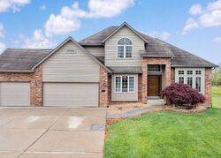 Pre-foreclosure in  Villanova Ct Fairview Heights, IL 62208