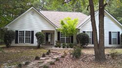 Pre-foreclosure in  Simmons Rd Hampton, GA 30228