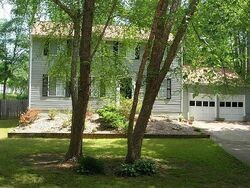 Pre-foreclosure in  Ellenwood Dr Ne Roswell, GA 30075