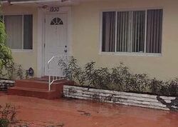 Pre-foreclosure in  Pierce St  Hollywood, FL 33020