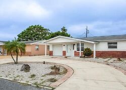 Pre-foreclosure in  Chesswood Dr Holiday, FL 34691