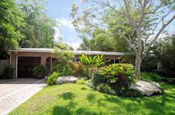 Pre-foreclosure in  Ne 16th Ter Fort Lauderdale, FL 33304