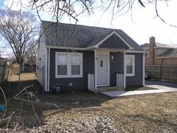Pre-foreclosure in  W 72nd St Chicago, IL 60638