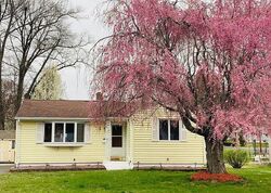 Pre-foreclosure in  Robbin Rd Enfield, CT 06082