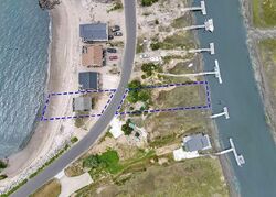 Pre-foreclosure in  Circle Beach Rd Madison, CT 06443