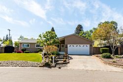 Pre-foreclosure in  Oak Glen Way Fair Oaks, CA 95628