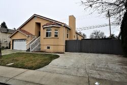 Pre-foreclosure in  Crater Ave Modesto, CA 95351