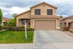 Pre-foreclosure in  W Hiddenview Dr Phoenix, AZ 85045