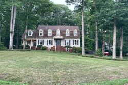 Pre-foreclosure in  Farnham Dr Richmond, VA 23236