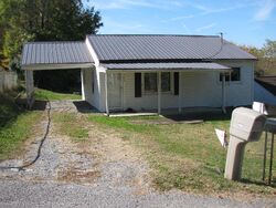 Pre-foreclosure in  Curtis St Greeneville, TN 37745