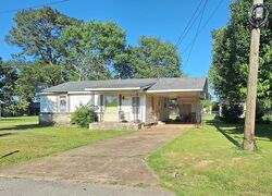  Hayes St, Lexington TN