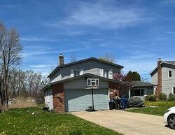 Pre-foreclosure in  Nantucket Dr North Olmsted, OH 44070