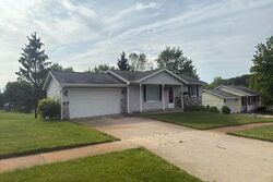 Pre-foreclosure in  York View Dr Nw Comstock Park, MI 49321
