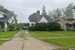 Pre-foreclosure in  W Hamilton Ave Flint, MI 48504