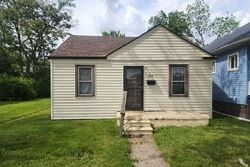 Pre-foreclosure in  W Muir Ave Hazel Park, MI 48030