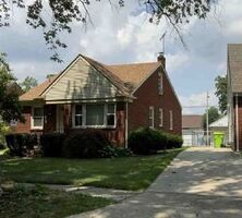 Pre-foreclosure in  Niagara Ave Pontiac, MI 48341