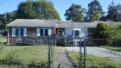  N Essex Dr, Lexington Park MD