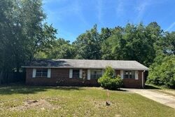 Pre-foreclosure in  Greenleaf Dr Tallahassee, FL 32305